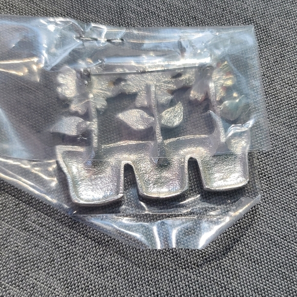 Flower Pot Design Brooch Pin - Picture 2 of 2